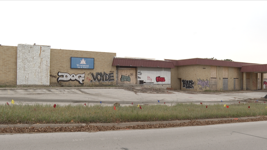 108th and L abandoned hotel