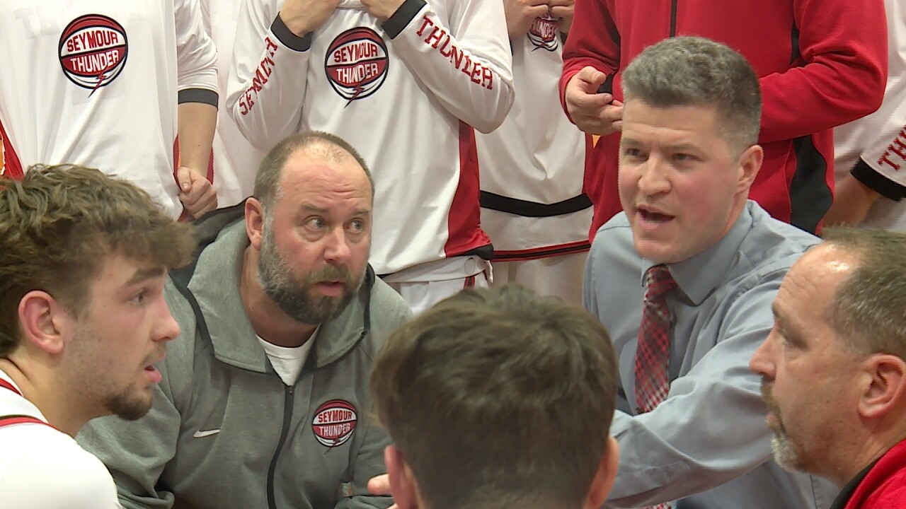 FRIDAY NIGHT HOOPS: Undefeated Seymour boys take down Winneconne, Xavier girls take down rival FVL