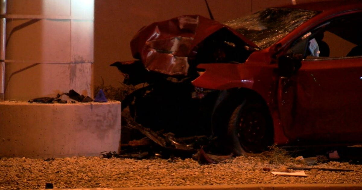 PD: 2 hospitalized after car crashes into pole in Tempe