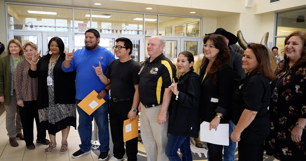 Kingsville awards $13,000 in grants to educators - Vimarsana News