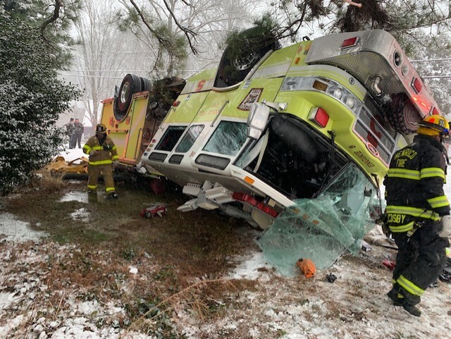 Crashed Henrico firetruck 02.jpg