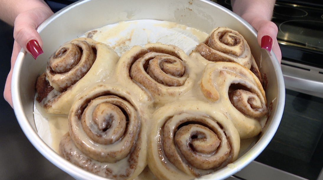 Vegan Gingerbread Cinnamon Rolls