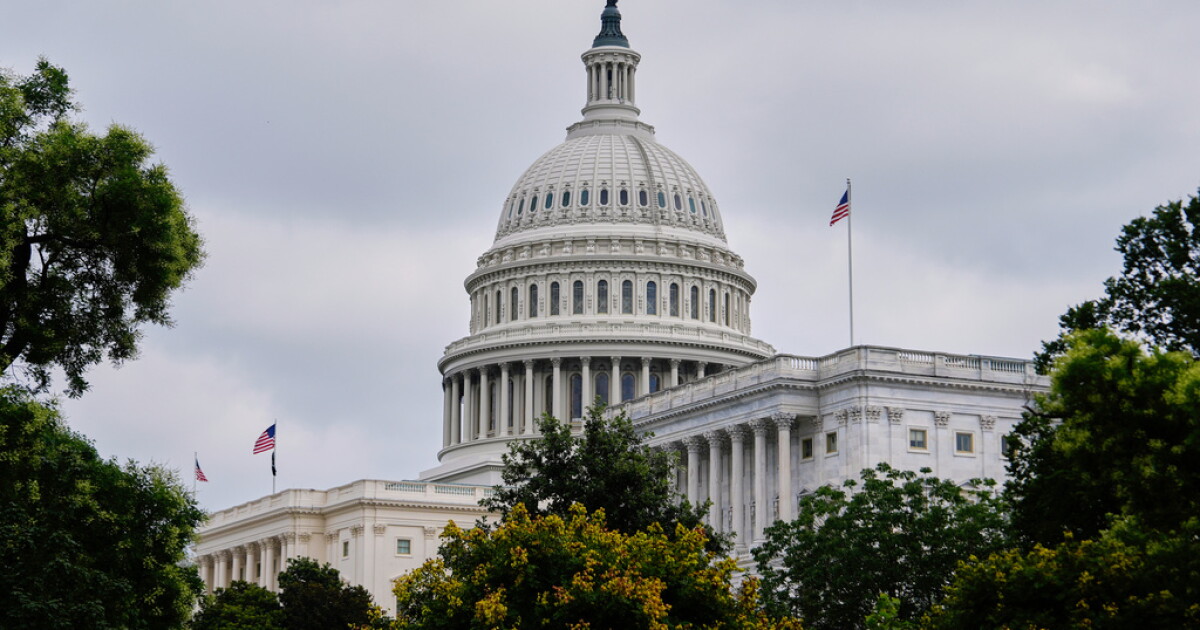 Congress returns from break as shutdown threat looms