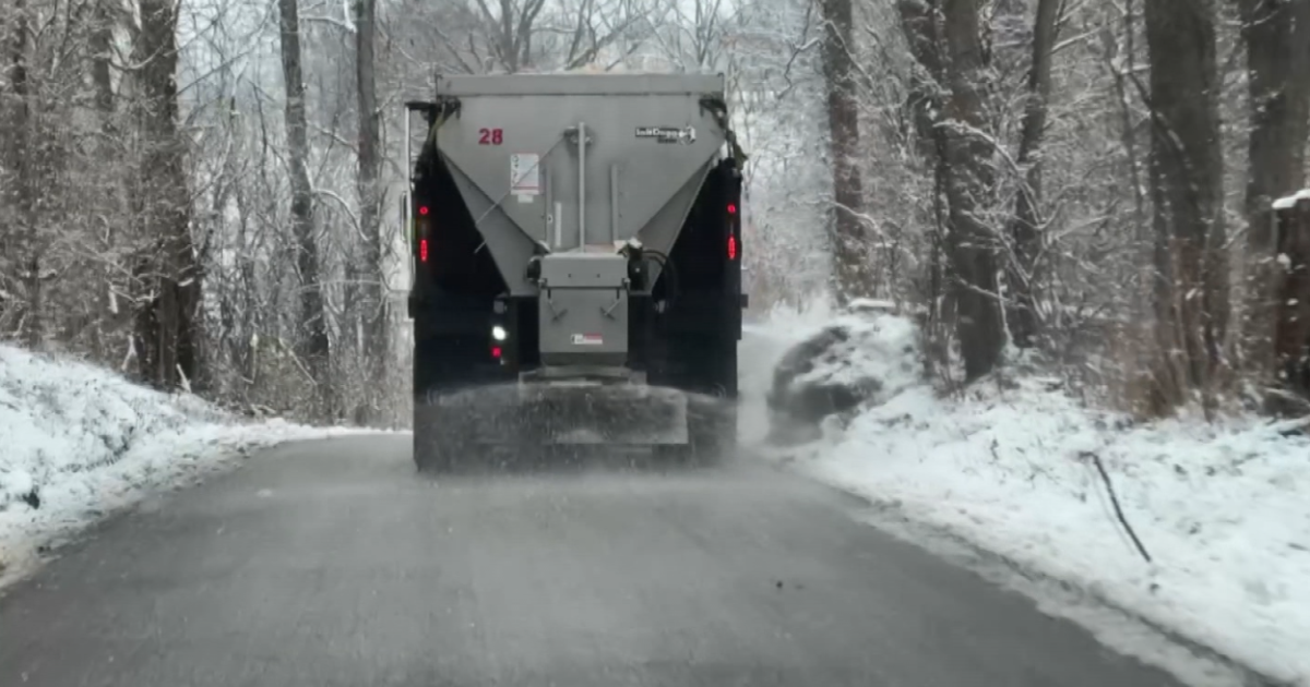 Scott Co. crews work to keep roads safe amid snowy conditions