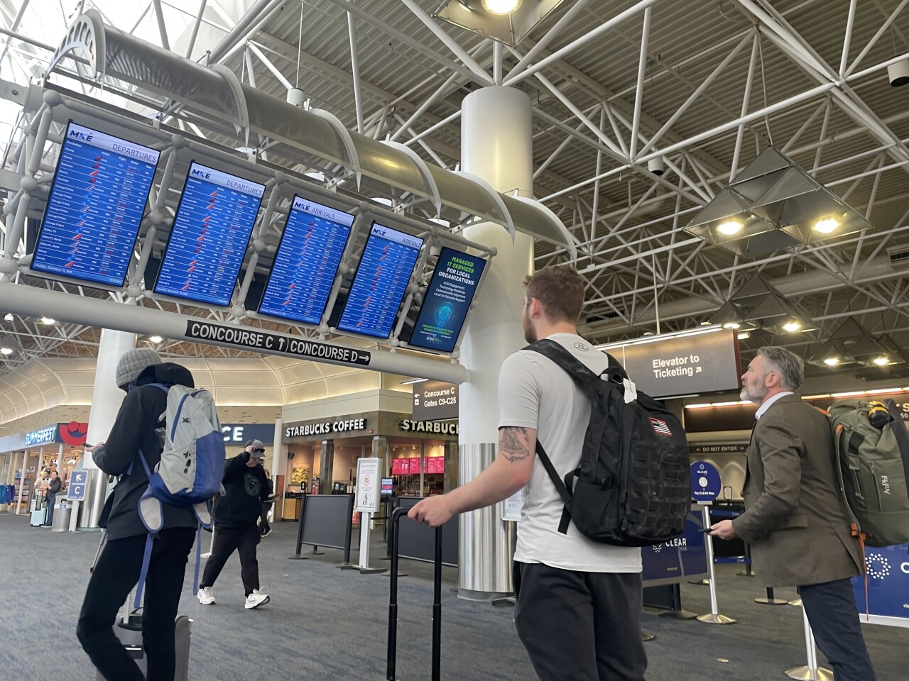 Travel delays at MKE Airport due to government shutdown