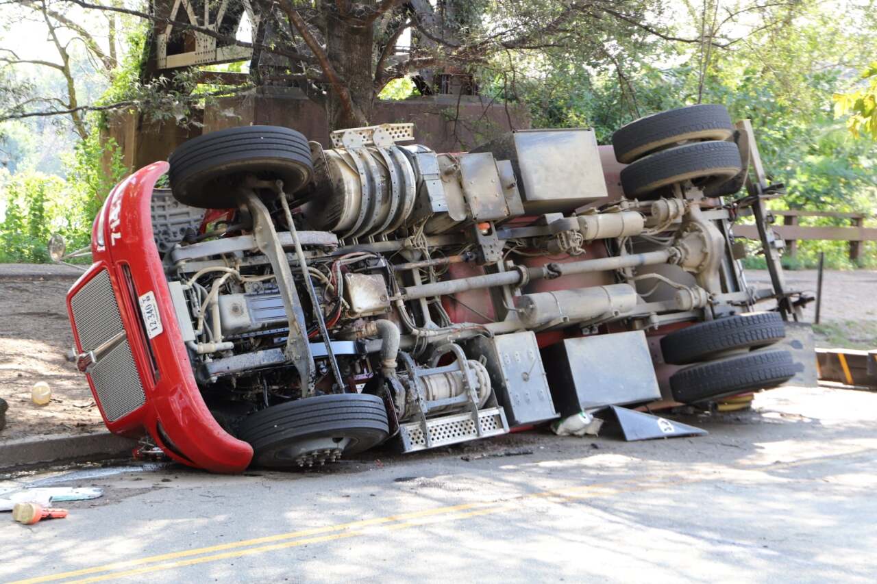 Sewage truck crash 02.jpg