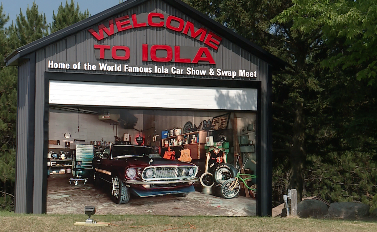 Community unveils new welcome sign