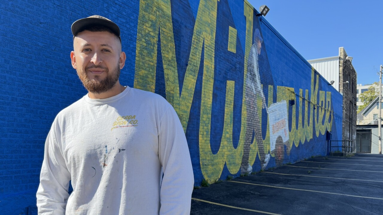 muralist thumb.jpg