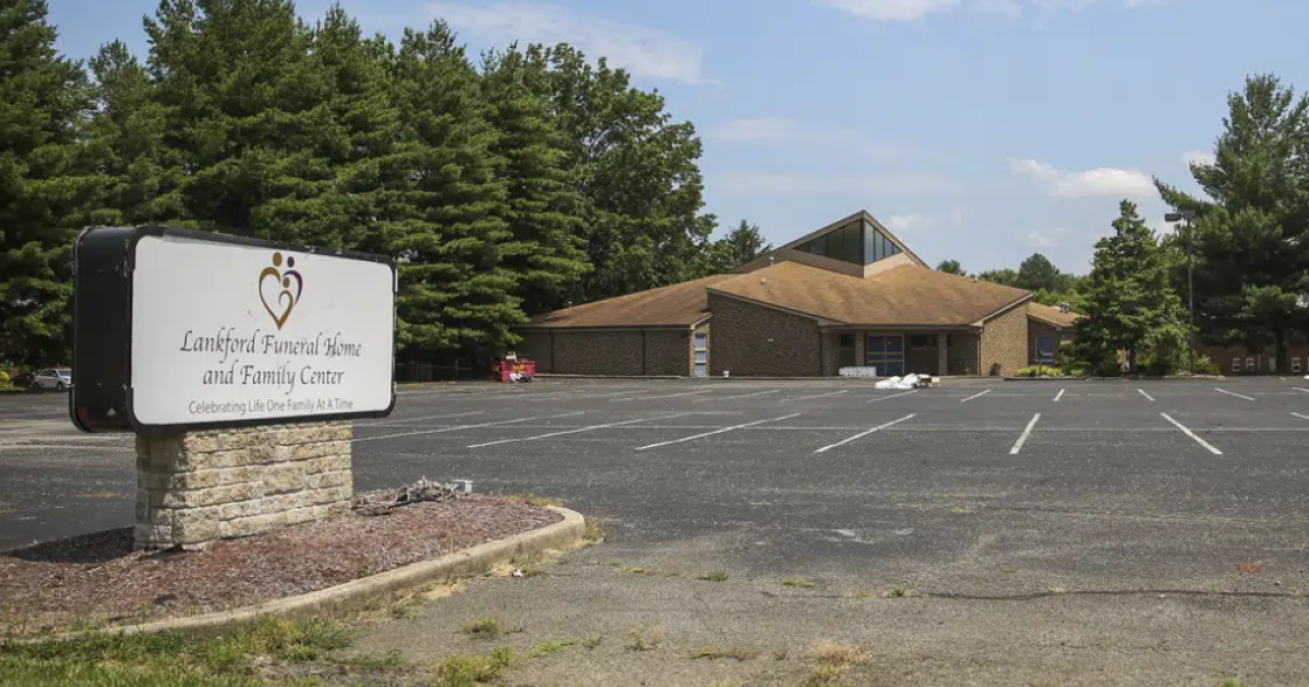 Indiana funeral director pleads guilty to theft after