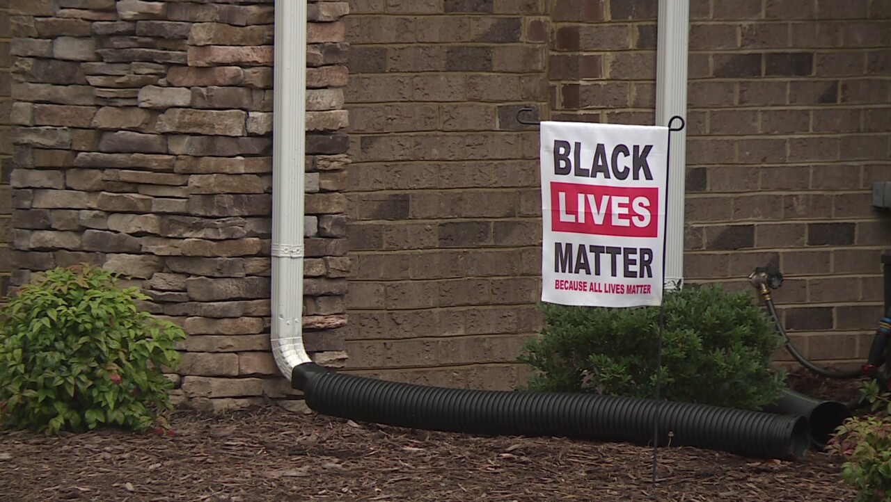 Hallsley sign letter 02.jpg