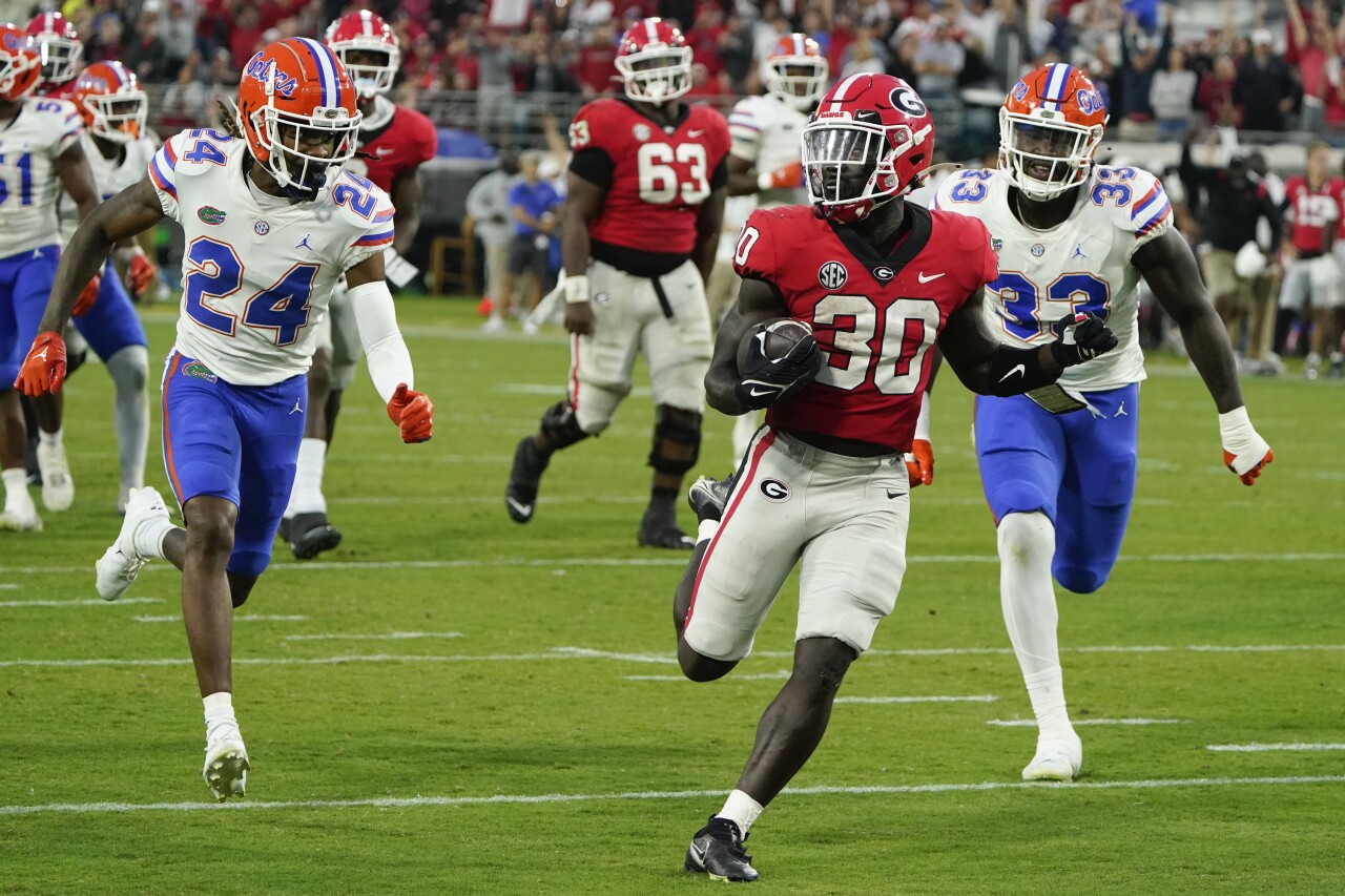 Georgia Bulldogs running back Daijun Edwards runs for 22-yard TD vs. Florida Gators, Oct. 29, 2022