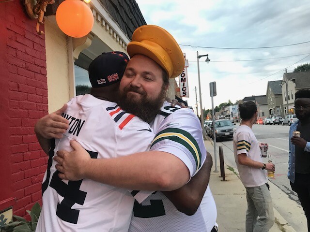 Bears Packers friends.jpg