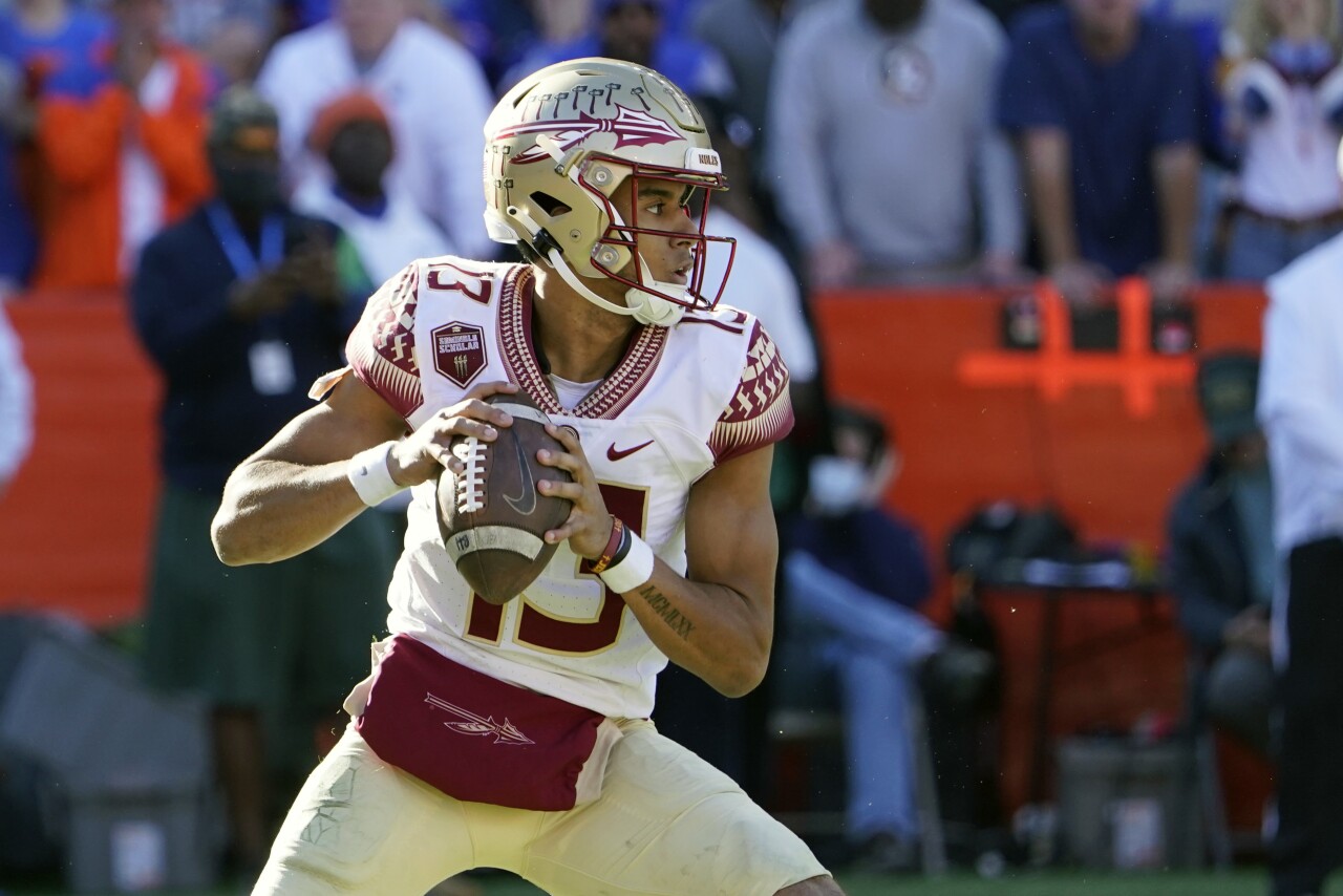 Florida State Seminoles QB Jordan Travis looks for open receiver at Florida Gators in 2021