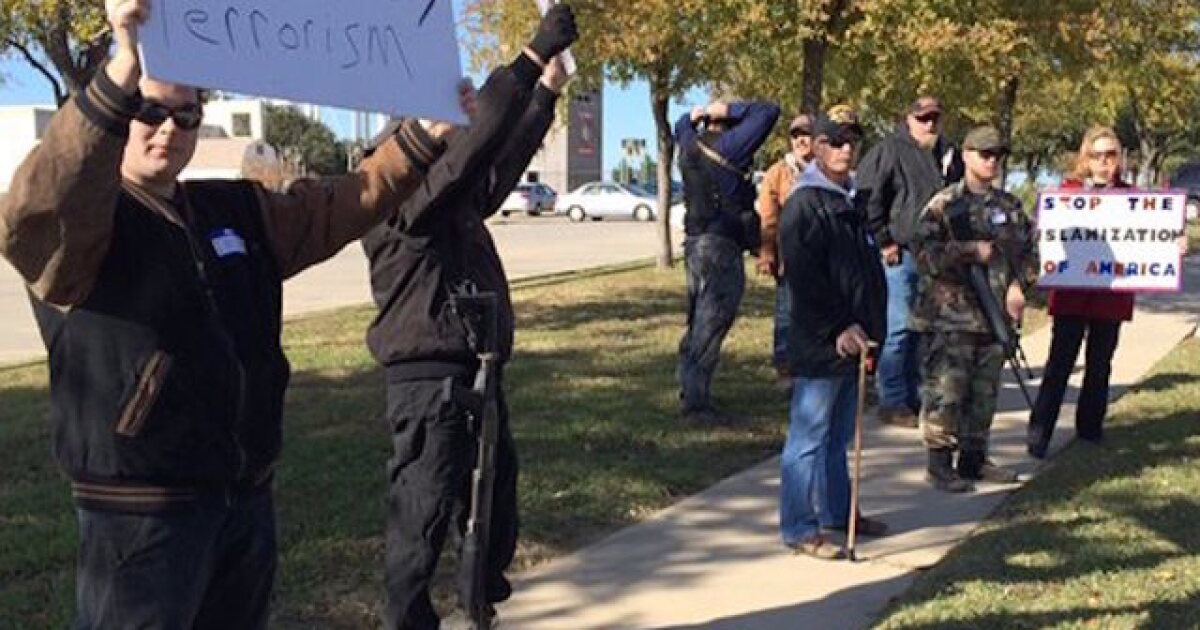Patriots Protest Armed 'patriots' turn protests toward Muslims