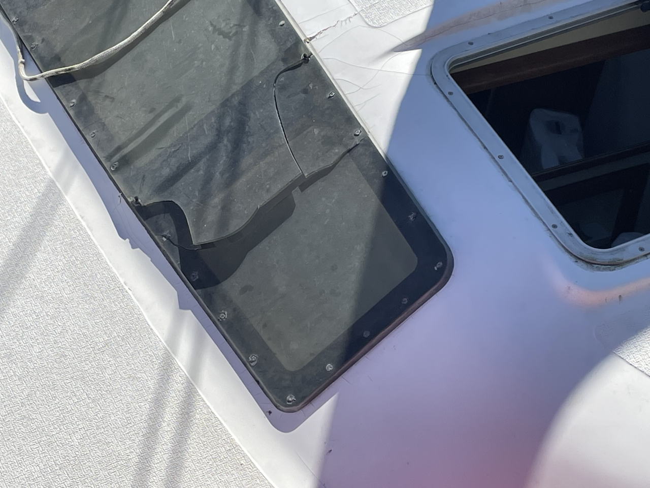 Damage to sailboat after explosion in Hobe Sound.png