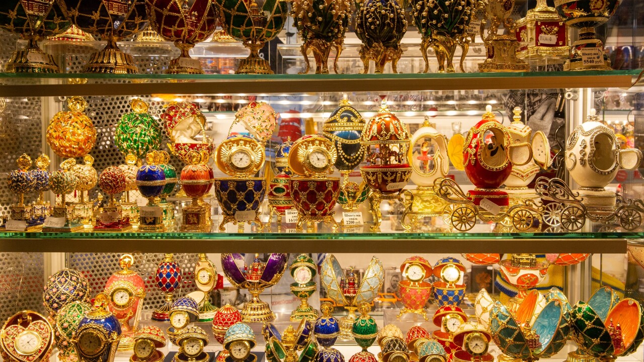 Saint,Petersburg,-,September,06,,2022:,Various,Souvenirs,,Watches,And