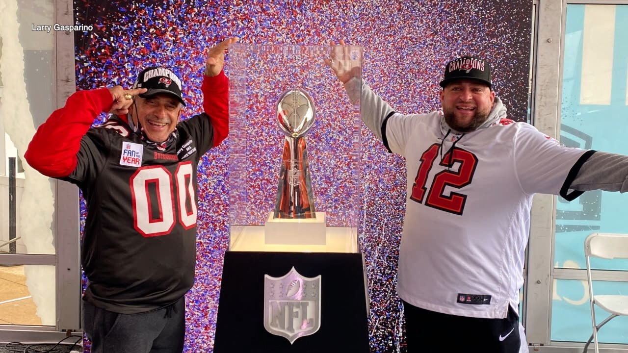 Larry Gasparino announces Bucs 4th round pick