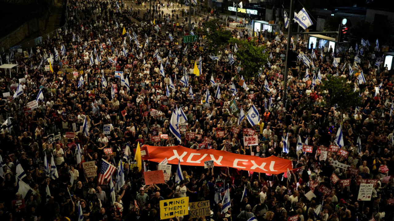 People protest against Israeli Prime Minister Benjamin Netanyahu's government and call for the release of hostages