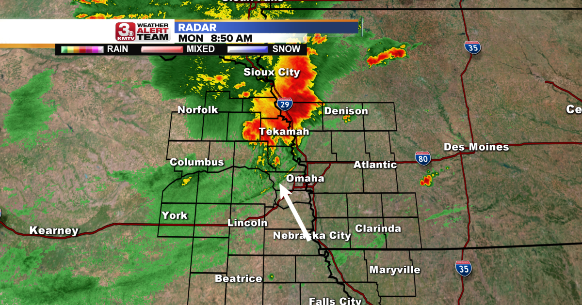 Strong winds cause damage in Omaha Monday morning