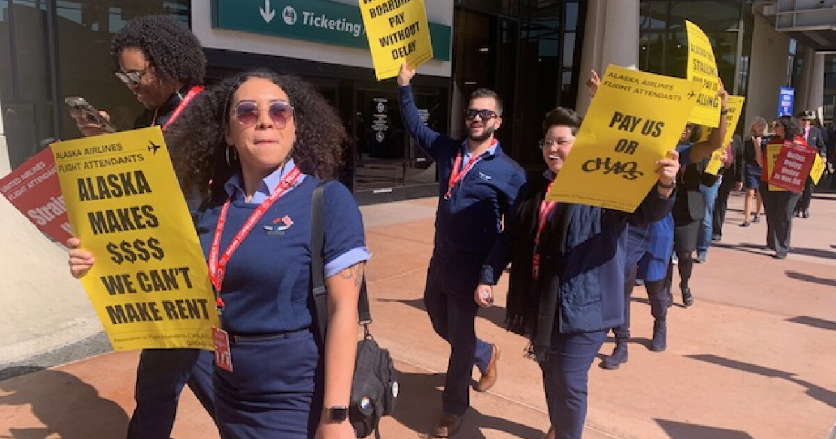 Flight attendants protest outside San Diego airport, advocating for pay increase - Vimarsana News