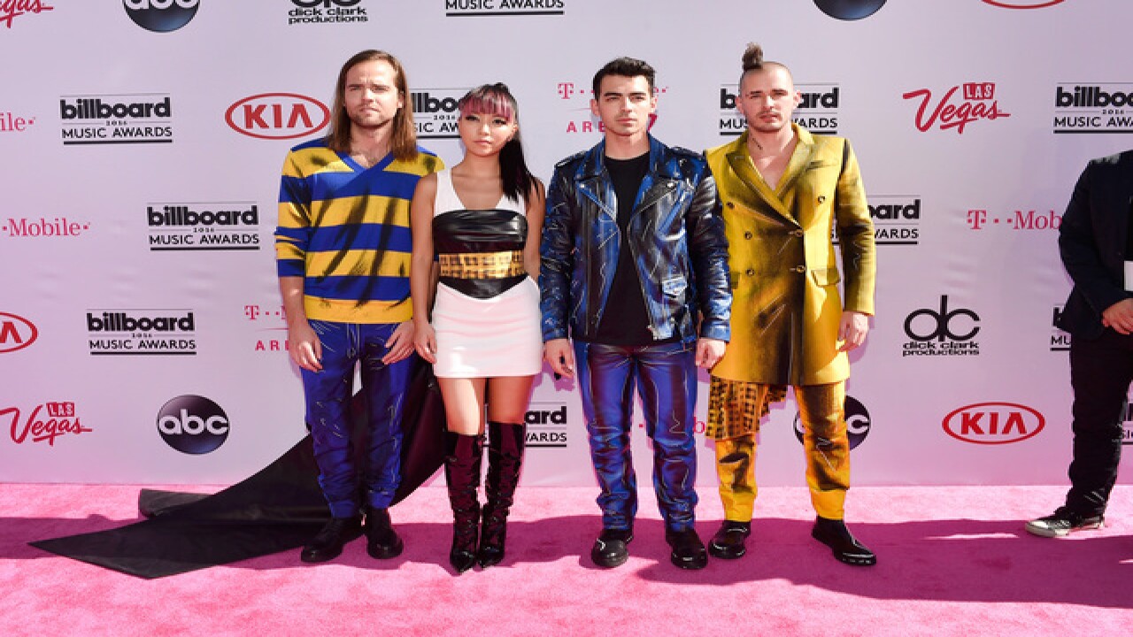 See best, worst looks from BBMA magenta carpet