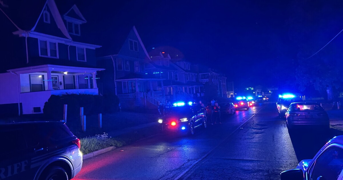 Man accused of killing 2 family members, and wounding 2 officers, indicted