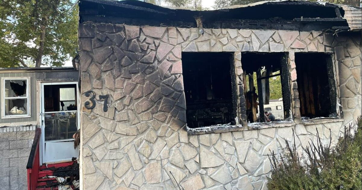 Mobile home fire in KCK leaves 2 dead
