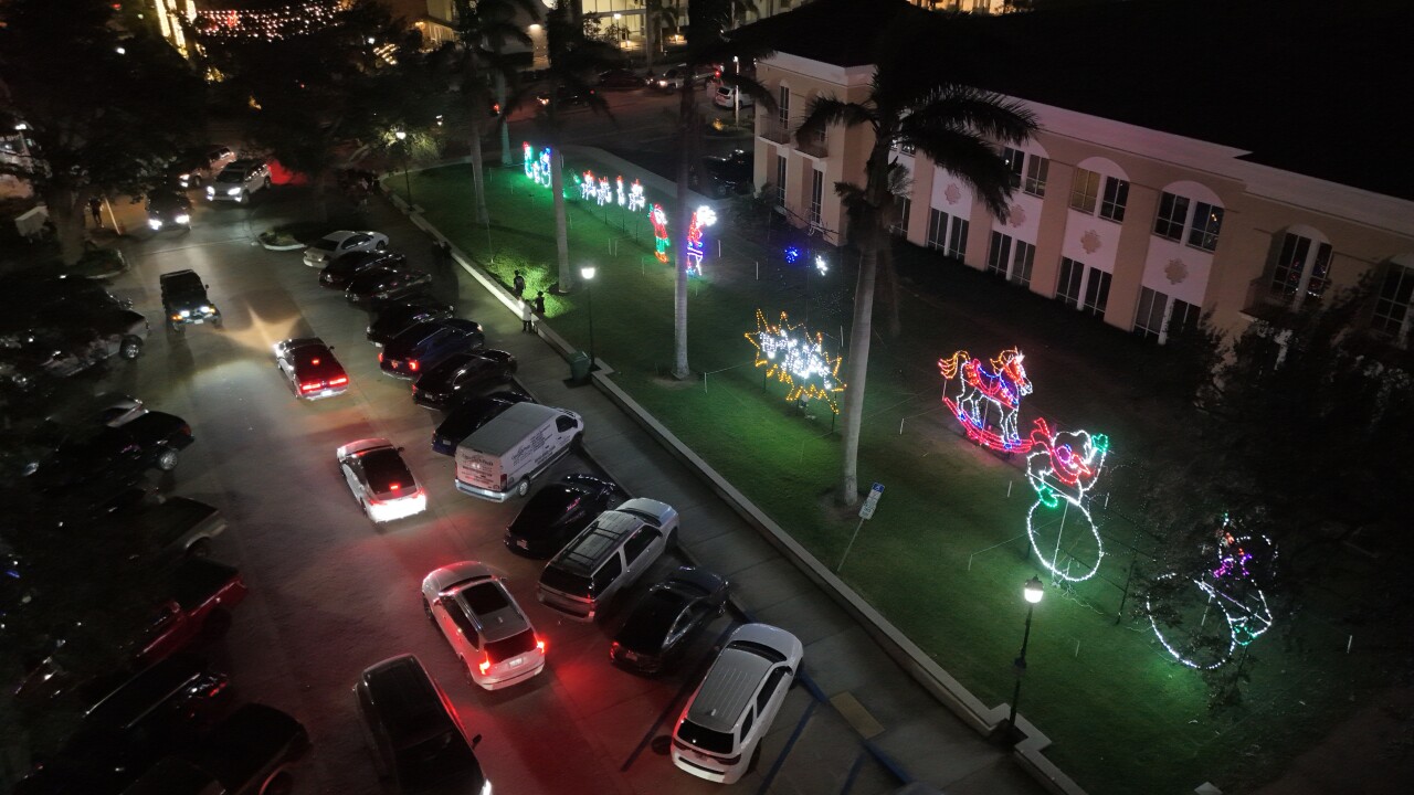 Bradenton goes without streetlight holiday decorations because of hurricane damage