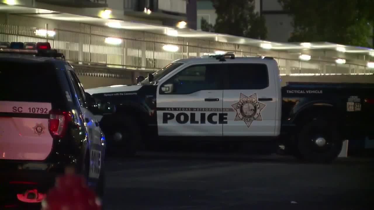 Las Vegas police investigating overnight stabbing that left one person dead