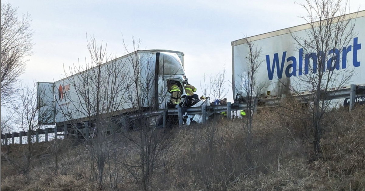 1 dead in fatal crash between tractor-trailers on I-70 in Lafayette County