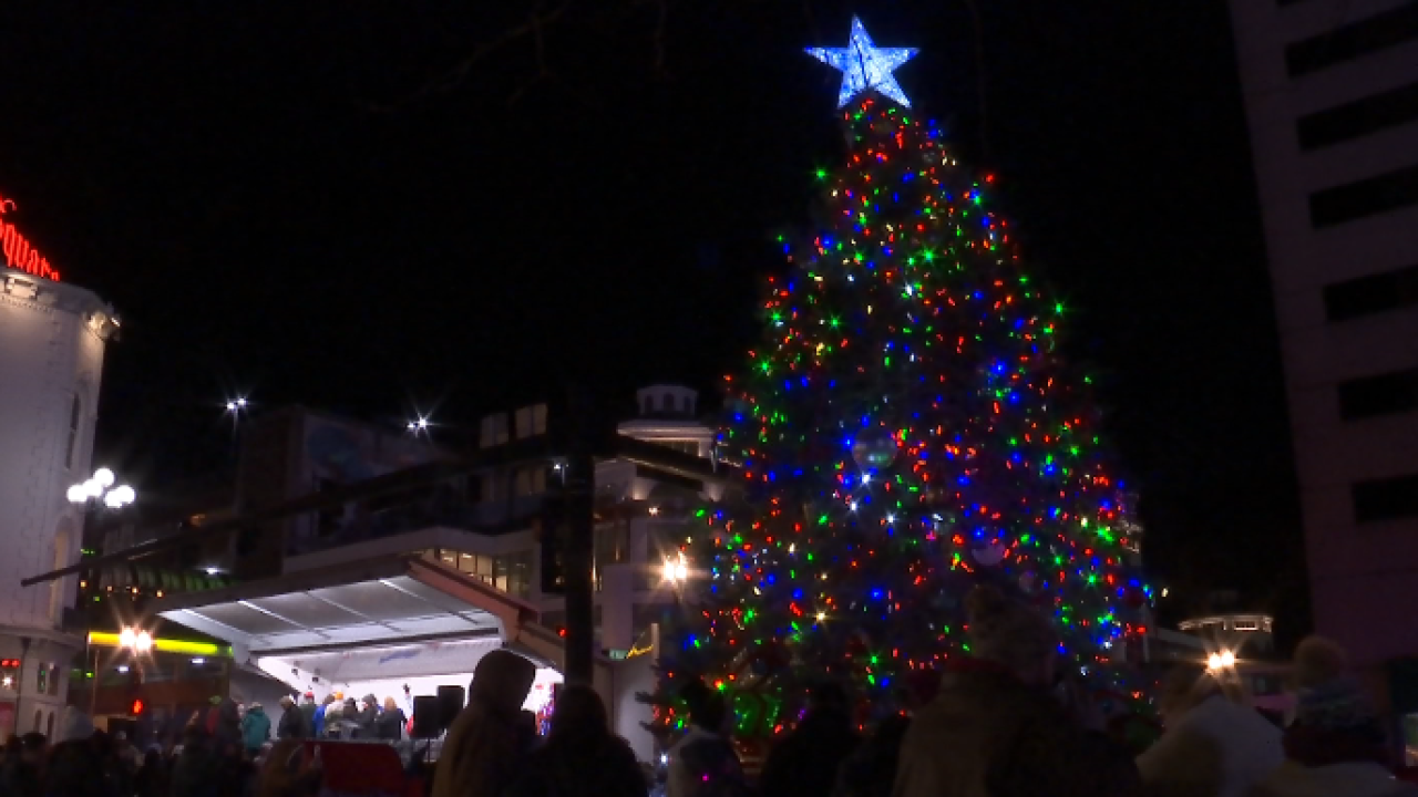 Lexington kicks off its Holiday Lighting Festival downtown