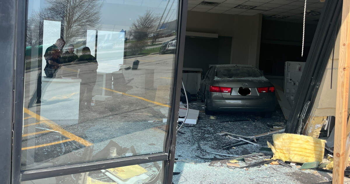 Fond du Lac Police: Verizon store crash driver is a man suspected of ...