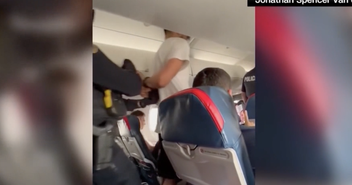 Nebraska Passenger Fights Crew, Tries Emergency Door Midair