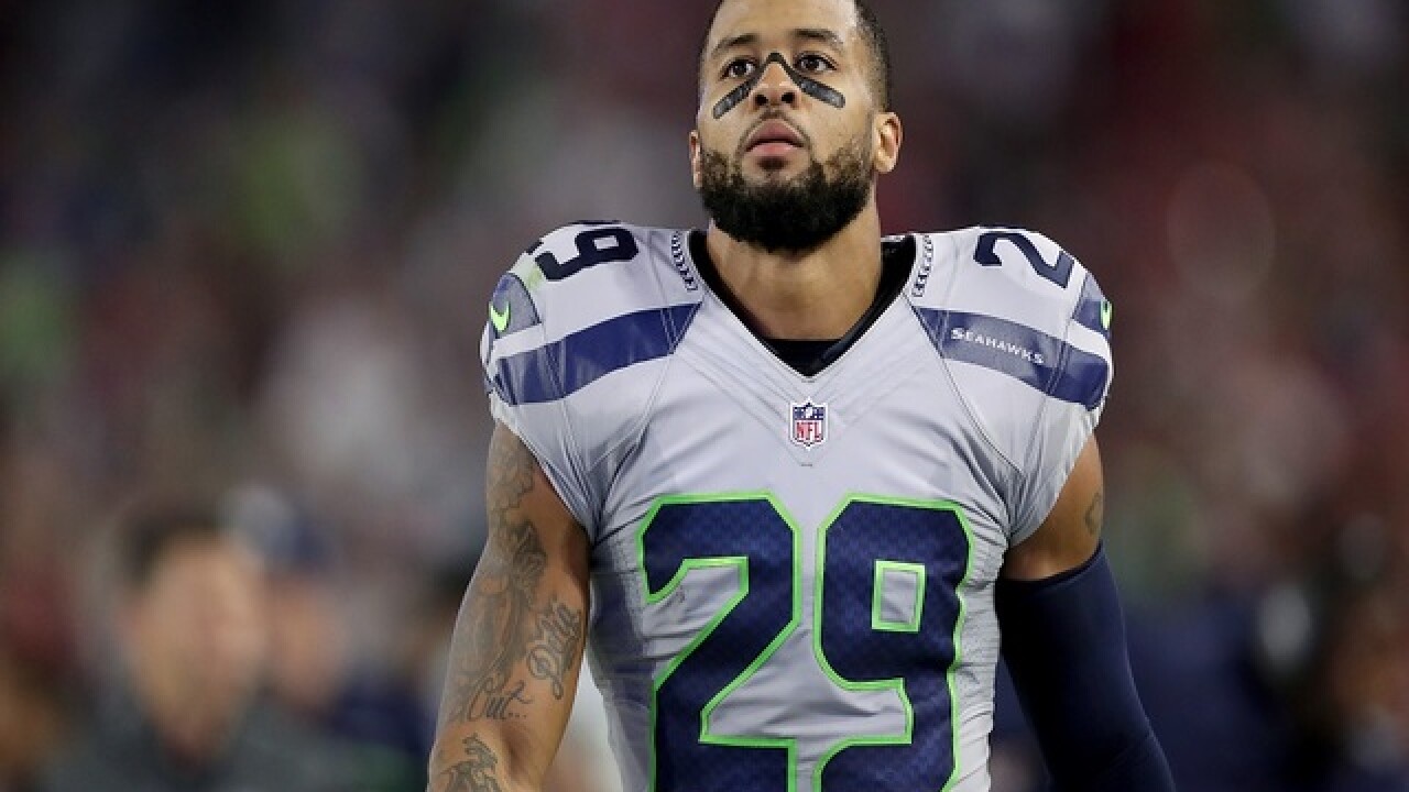 Seahawks' Earl Thomas flagged for hugging referee after touchdown