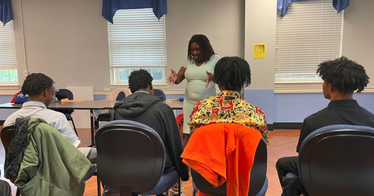 Program targets 'at-risk' youth in an effort to decrease gang violence - Vimarsana News
