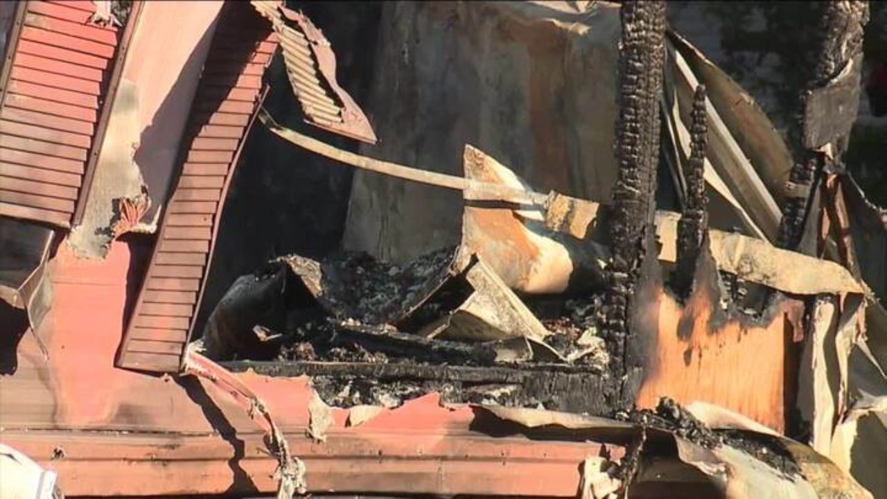 Lithia mobile home fire