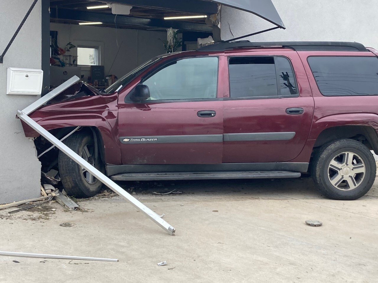 car in building 1.jpg