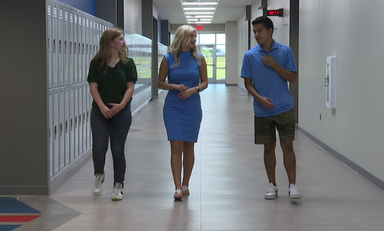 2 News Oklahoma's Emma Burch talking with students