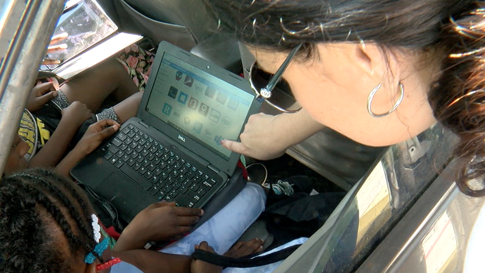 Pinellas-students-pick-up-laptops,-tablets-for-online-learning.png