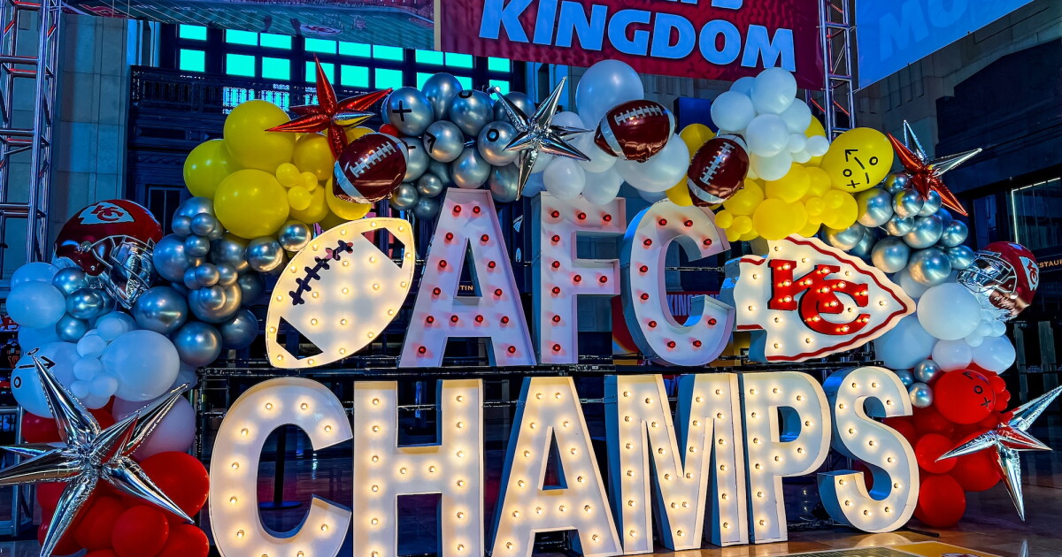 Photo op | AFC Champs sign arrives at Union Station - Vimarsana News