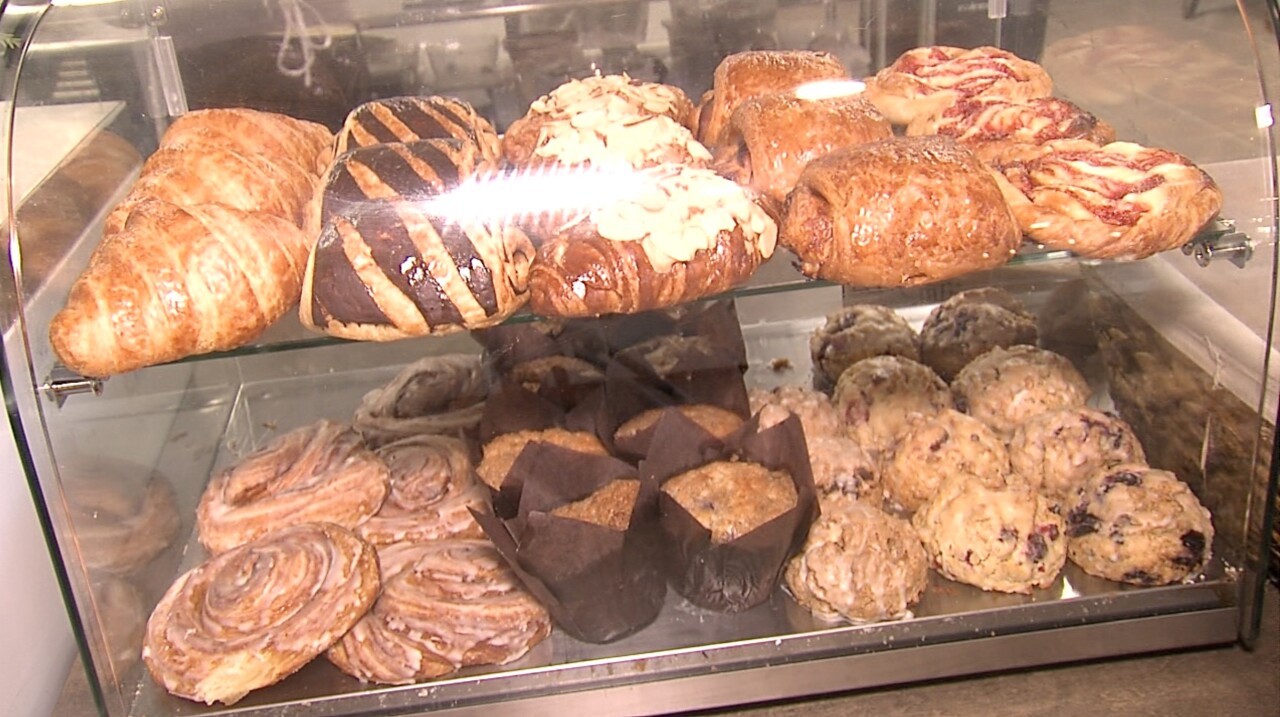 Le Petit Gateau baked goods