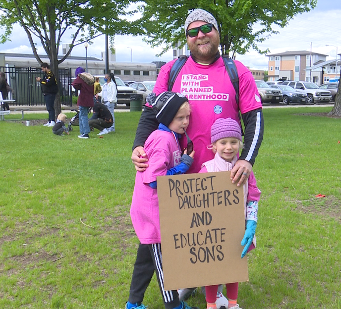 Roe V. Wade: Green Bay protestors rally for abortion rights