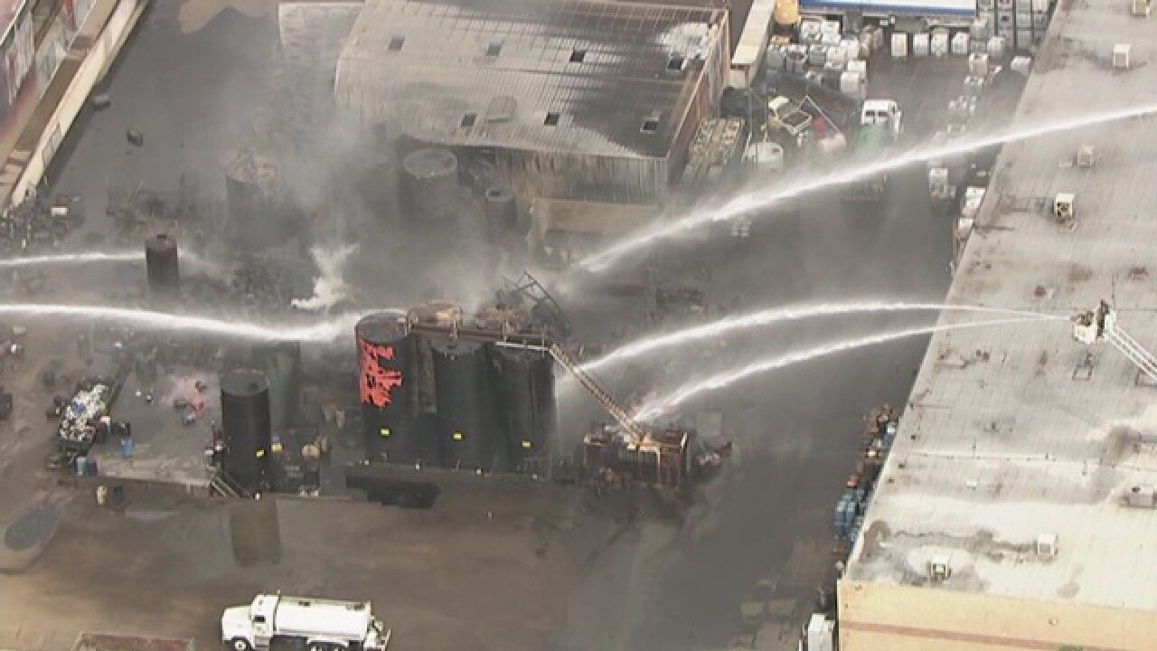 PHOTOS: Large fuel tank fire in Phoenix