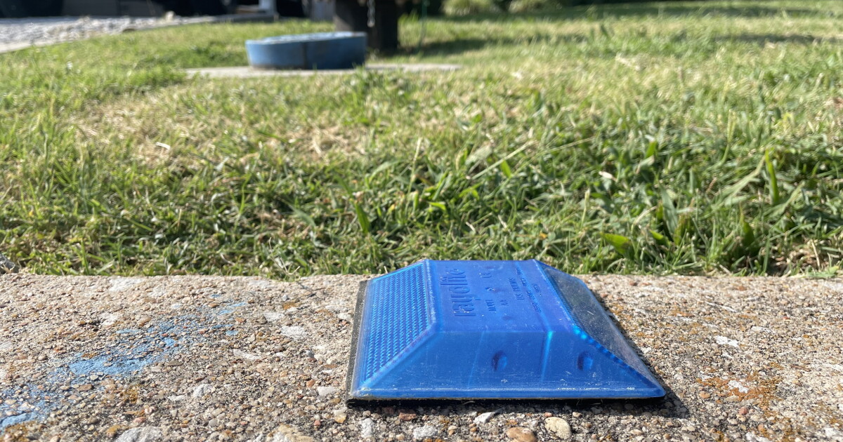 Broken Arrow adds blue curb reflectors to help fire crews - Vimarsana News