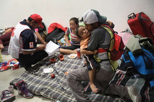 Migrant caravan approaches US-Mexico border