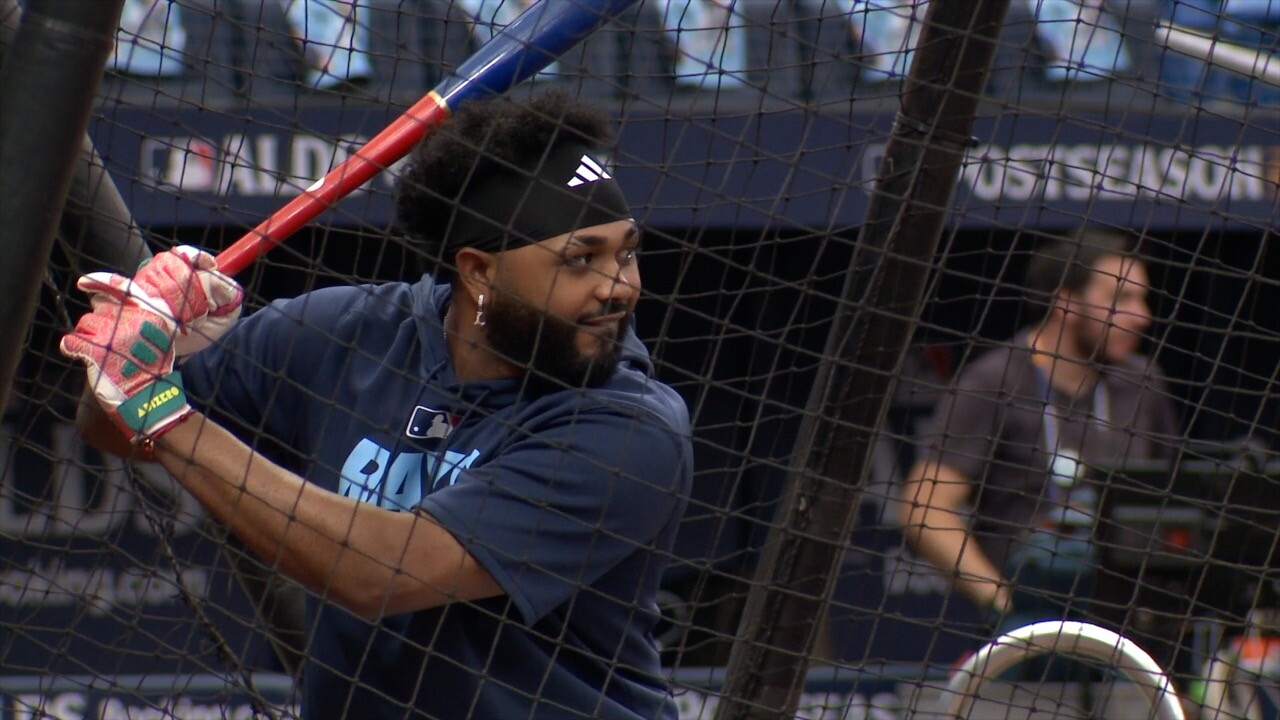 Junior Caminero takes batting practice