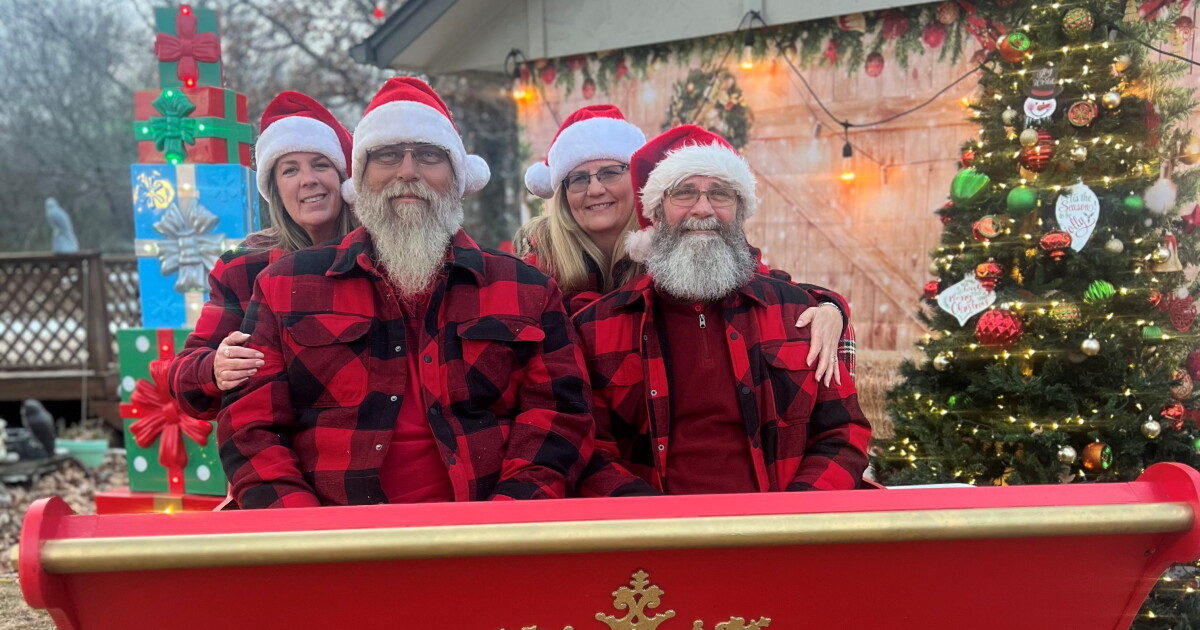 Brothers living next to each other create spectacular Christmas displays - Vimarsana News