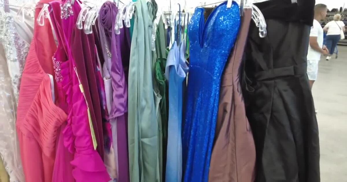 Arizona teens are finding affordable and free prom dresses this season Arizona teens are finding affordable and free prom dresses this season