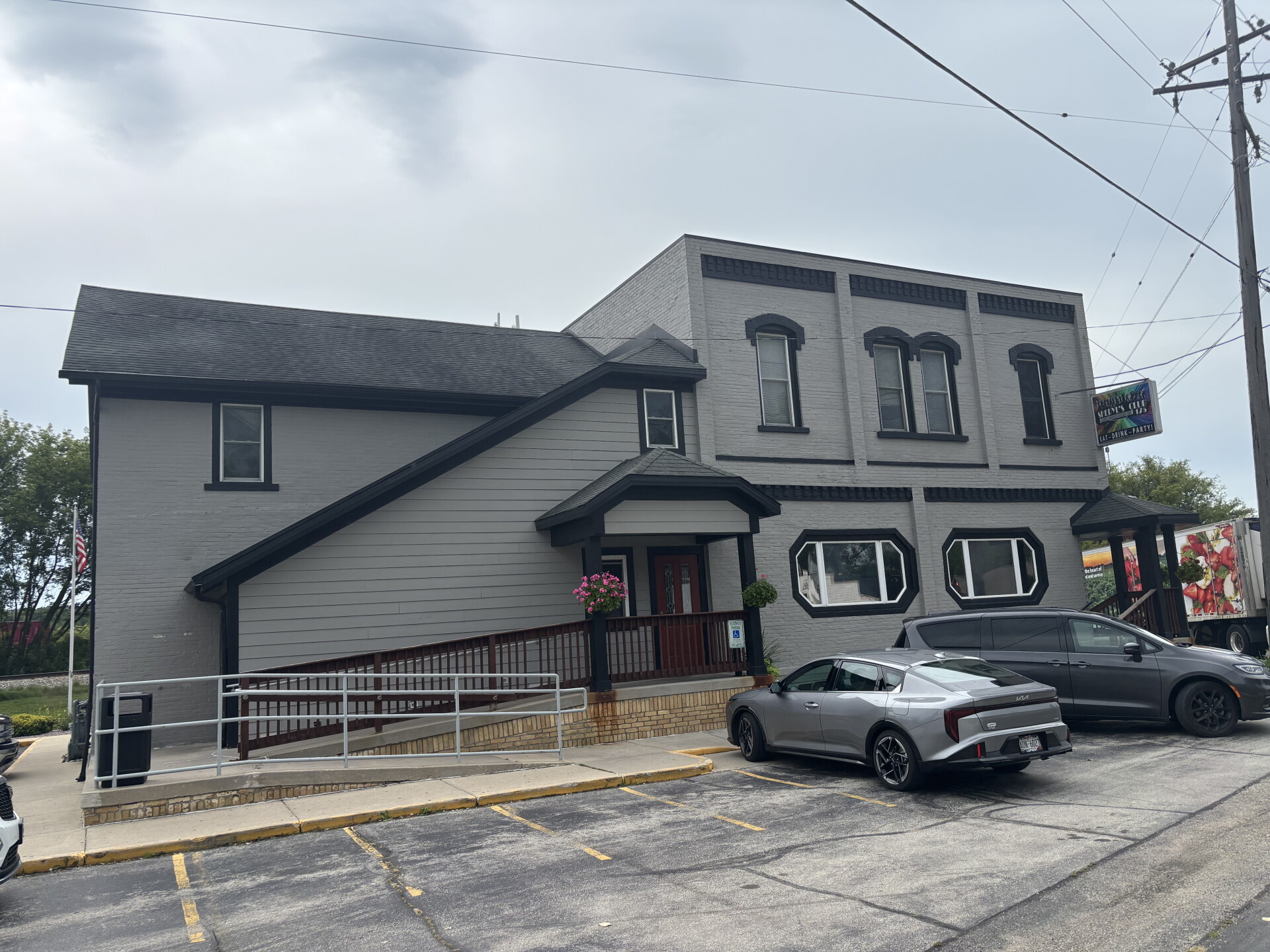 Community mourns loss of 2 people killed in Slinger motorcycle crash near beloved local bar