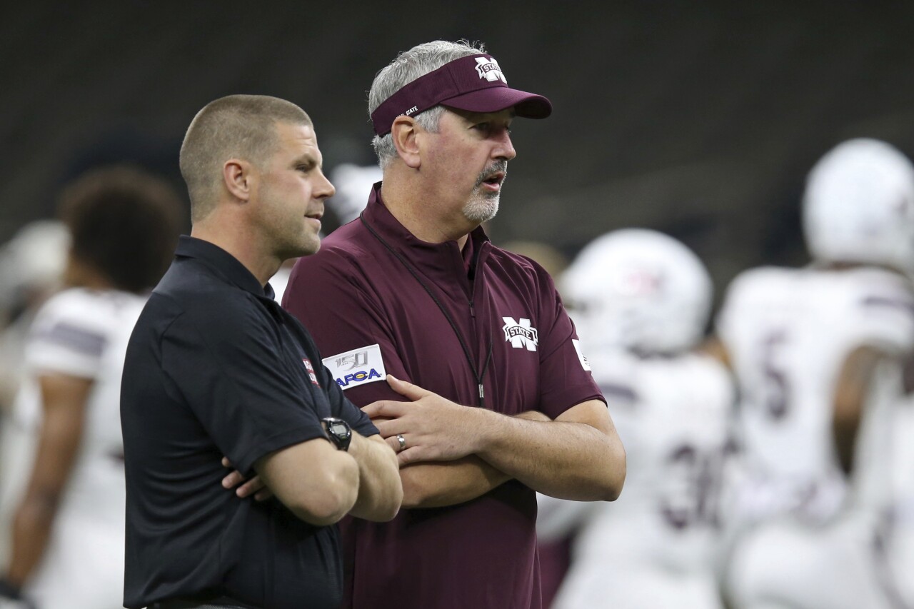 Louisiana Ragin' Cajuns head coach Billy Napier with Mississippi State Bulldogs head coach Joe Moorhead in 2019